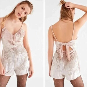 Urban Outfitters Luxe Crushed Velvet Cream Champagne Romper Size S Small